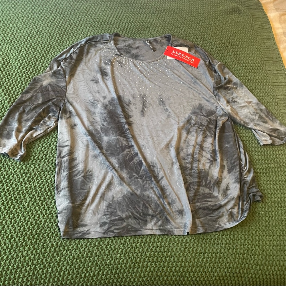 LNWT Cathy 2X top tie dye / rhinestones